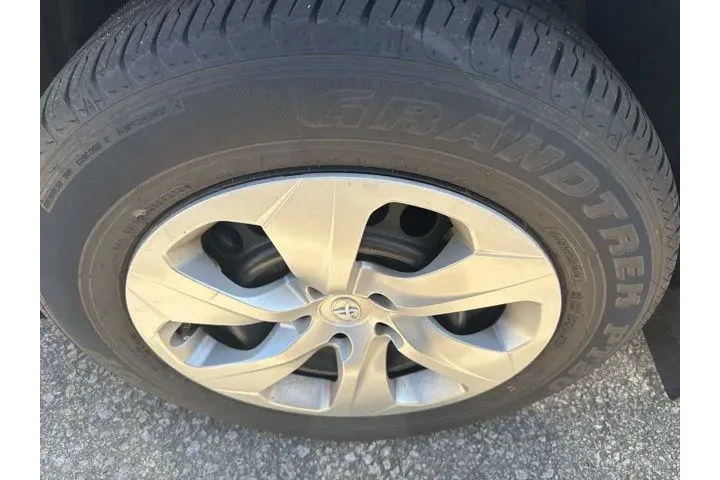 $29124 : Toyota RAV4 2023 AWD LE 4dr image 10