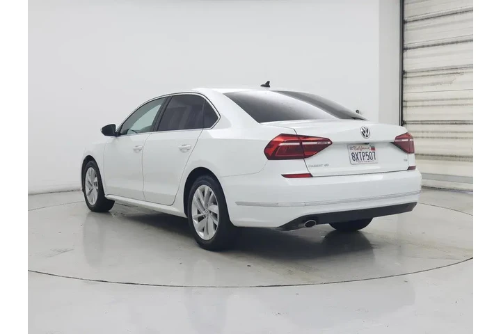 $15998 : Volkswagen Passat 2018 2.0T image 2