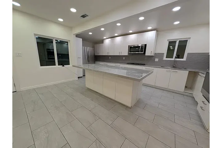 $2350 : Welcome to your dream home! image 5