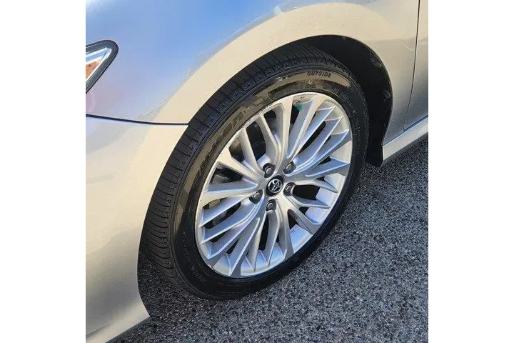 $19888 : Toyota Camry 2019 XLE 4dr Se image 9