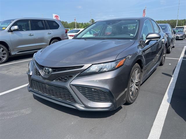 $23390 : PRE-OWNED 2022 TOYOTA CAMRY SE image 6