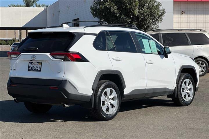 $23998 : RAV4 LE image 5