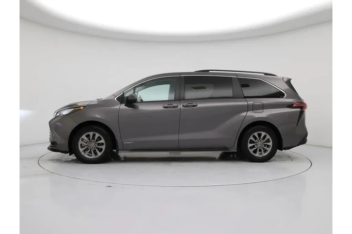 $31998 : Toyota Sienna 2021 LE 8-Pass image 3