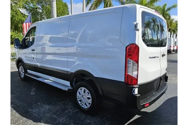 $29990 : Ford Transit 2023 250 3dr SW image 4