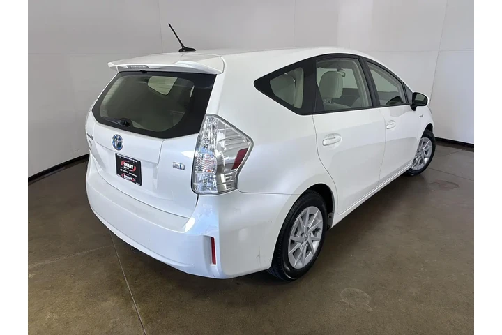 $15299 : 2014 Prius v Three image 10