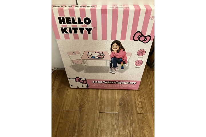 $25 : Mesitas nuevas para niños image 1