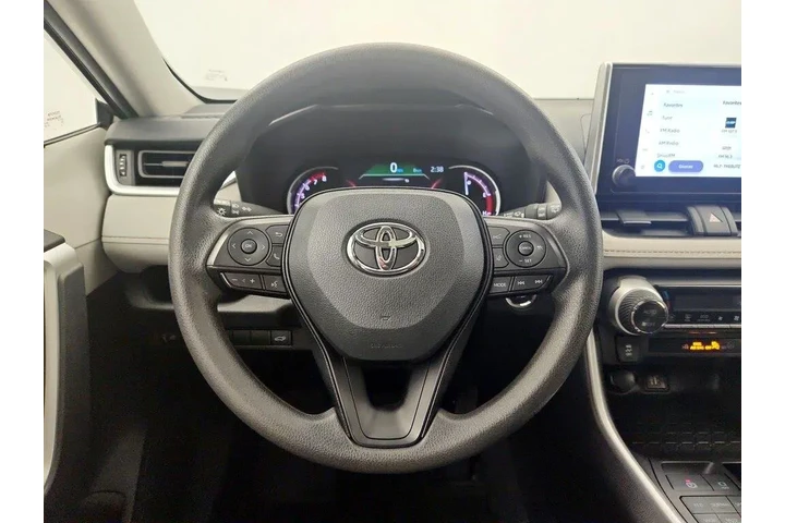 $31998 : Toyota RAV4 2024 AWD XLE 4dr image 10