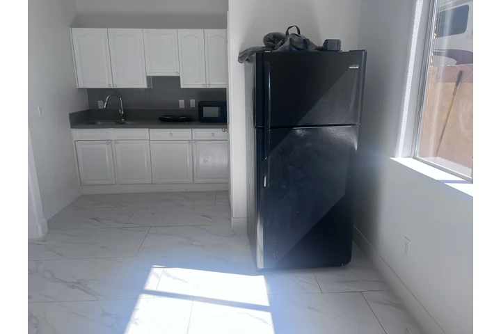 $1200 : Estudio nuevo de una recámara image 3