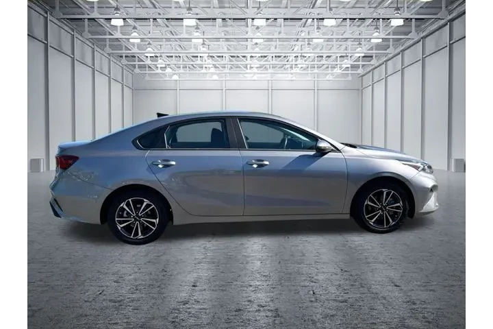 $18999 : Kia Forte 2023 LXS 4dr Sedan image 8