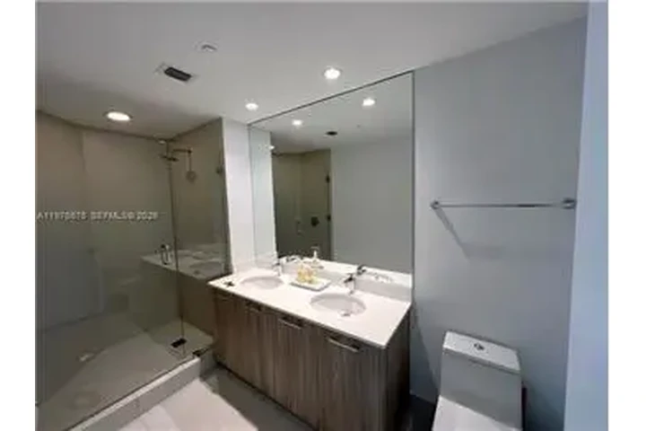 $6300 : Rental property with 3 bedro image 9