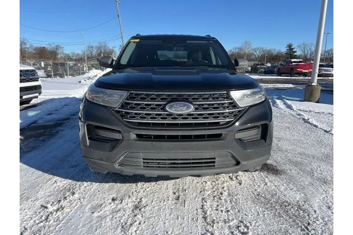 $31355 : Ford Explorer 2023 AWD XLT 4 image 2
