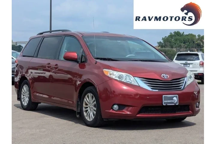 $16995 : 2012 Sienna XLE 7-Passenger A image 4