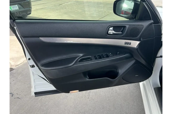 2013 G Sedan 37 Sport 6MT image 10