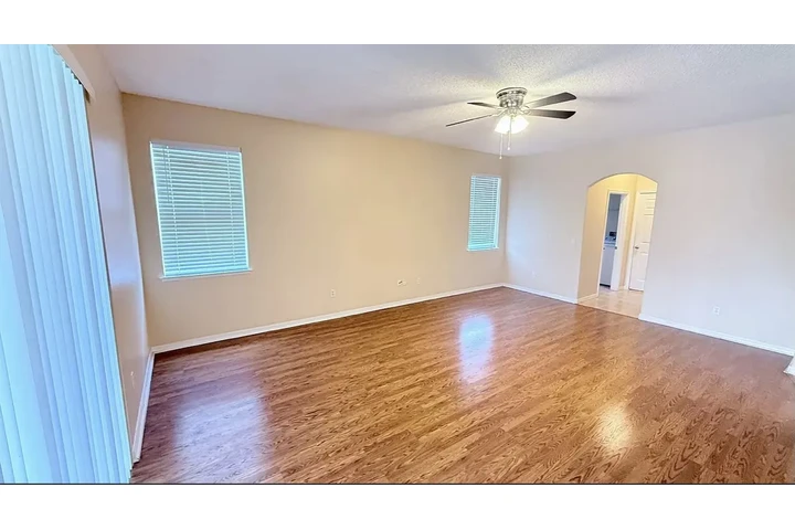 $1000 : 3 baños, 2 baños image 3