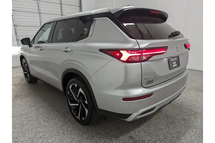 $24997 : Mitsubishi Outlander 2024 SE image 8