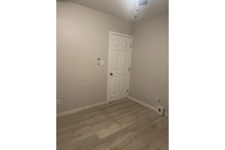 $1100 : Rento cuarto image 3