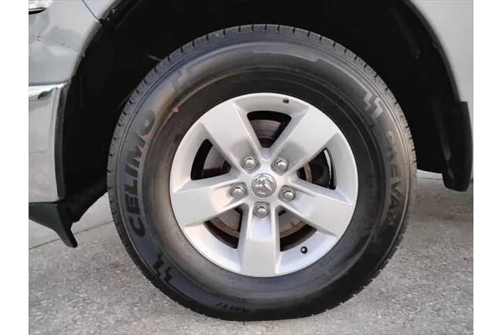 $33988 : Ram 1500 Classic 2023 4x4 SL image 9