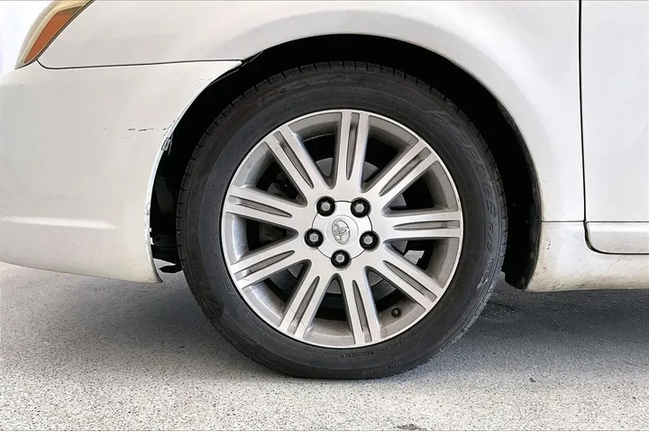 $5491 : Toyota Avalon 2005 Limited 4 image 6