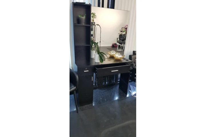 $100 : Muebles para beauty salon image 2