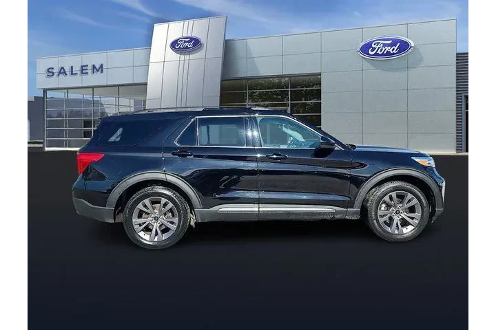 $31770 : Ford Explorer 2023 AWD XLT 4 image 2