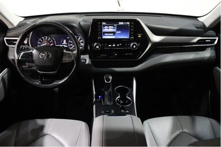 $28998 : Toyota Highlander 2021 XLE 4 image 2