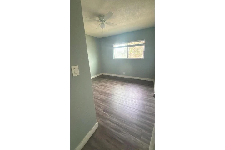 $820 : SE RENTA RECAMARA EN GARDENA image 9