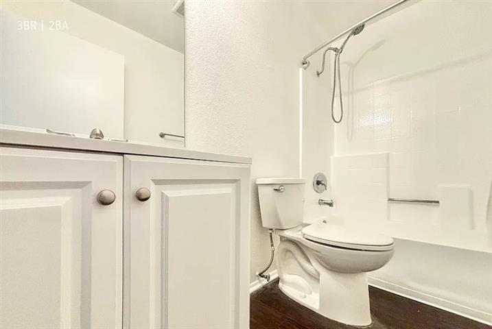 $1995 : 3-Bed 2-Bath Apartment in LA image 2