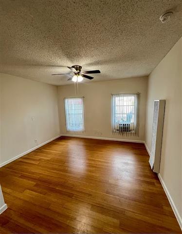 $1400 : Beautiful 1bed 1bath in 90005 image 7