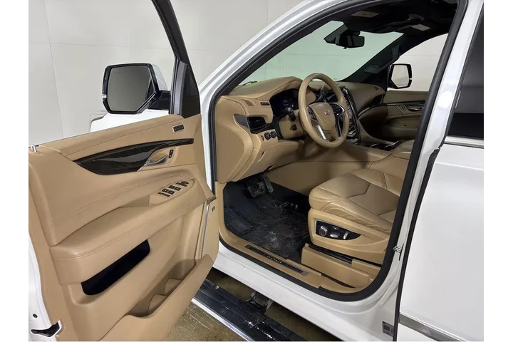 $36986 : 2020 Escalade Platinum image 2