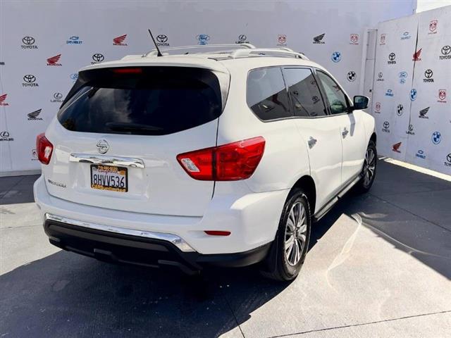 $12995 : Used 2018 Pathfinder FWD SV f image 3