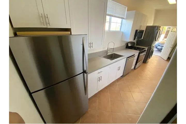 $1030 : HOUSE RENT IN South Gate image 1