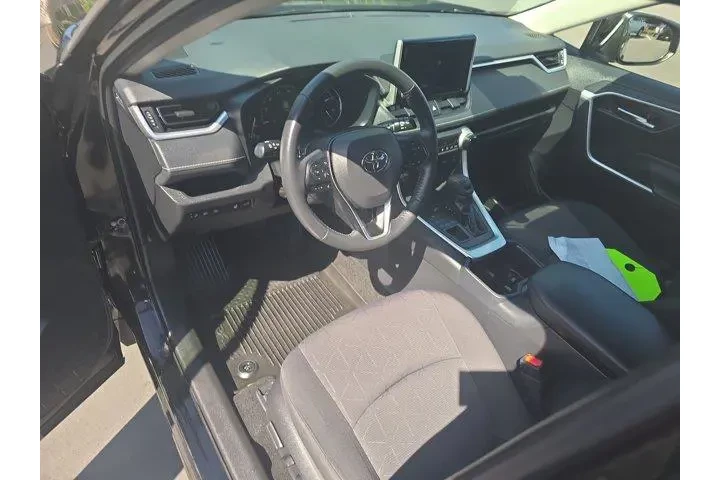 $31995 : Toyota RAV4 2023 AWD XLE 4dr image 7