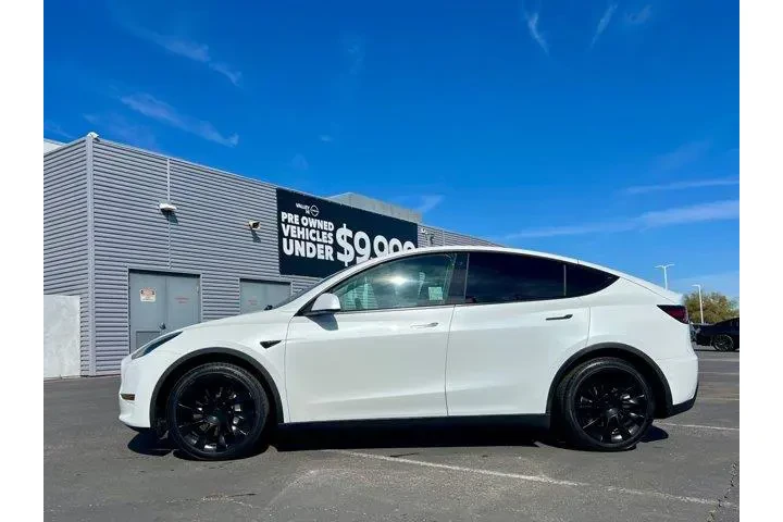 $27997 : Tesla Model Y 2021 AWD Long image 3
