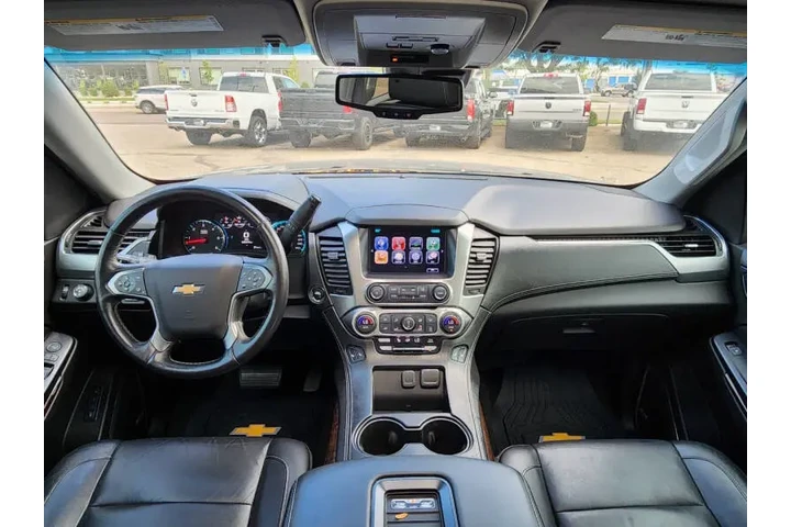 $17950 : 2017 Suburban LT image 3