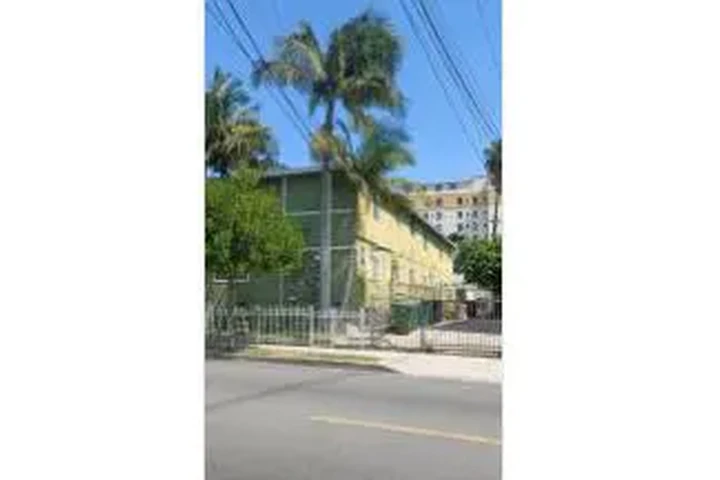 DUEÑO VENDE APTOS. image 2