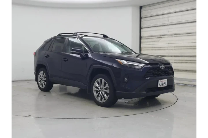 $31998 : Toyota RAV4 2023 AWD XLE Pre image 1