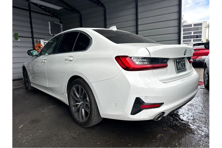 $24477 : 2021 3 Series 330i image 4