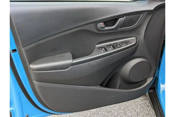 $18957 : Hyundai KONA 2023 SEL 4dr Cr image 10