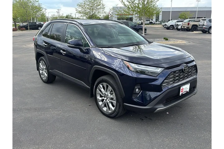 $42299 : Gold Certified 2025 RAV4 Limi image 9