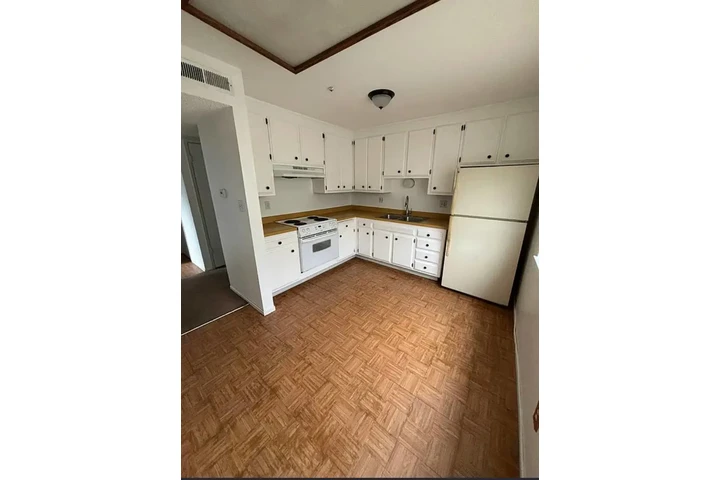 $999 : Charming 1-Bedroom Apartment i image 2