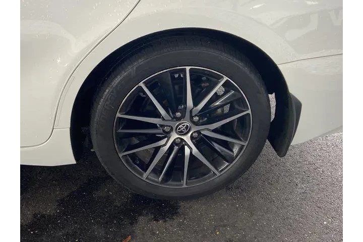 Toyota Camry 2023 AWD SE 4dr image 10