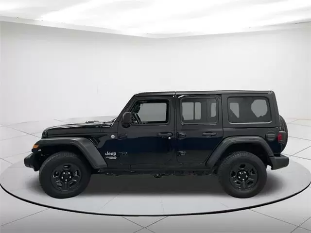 $26698 : Pre-Owned 2021 Wrangler Unlim image 10