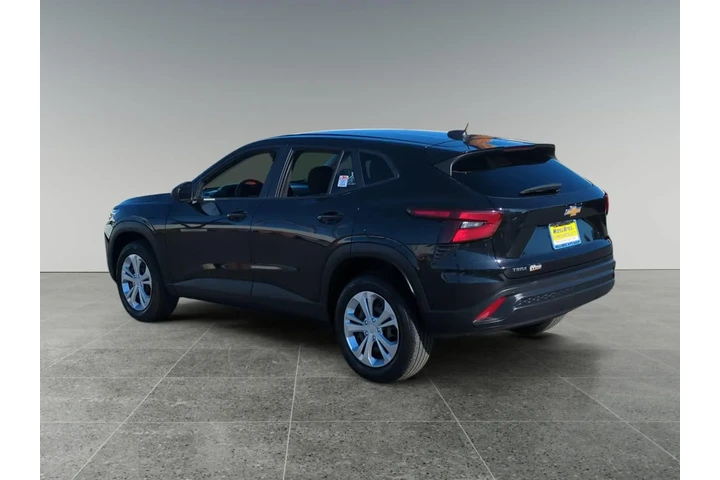 Chevrolet Trax 2024 LS 4dr C image 3