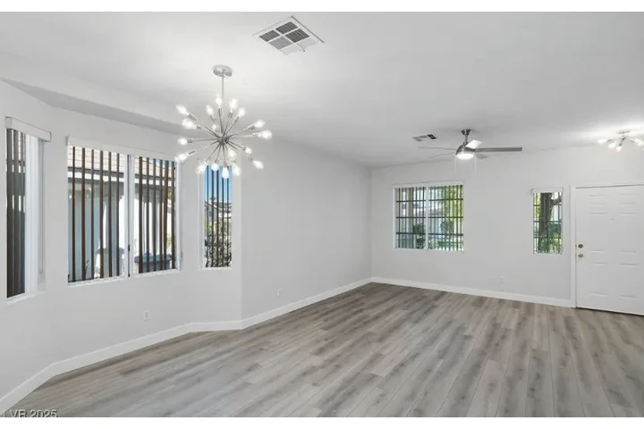 $2850 : 2052 Smoketree Village Cir UNI image 6