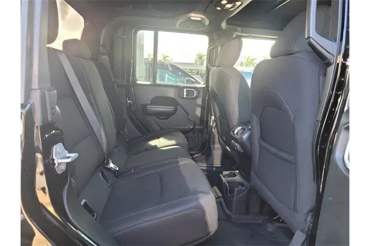 $27990 : Jeep Gladiator 2020 4x4 Spor image 8