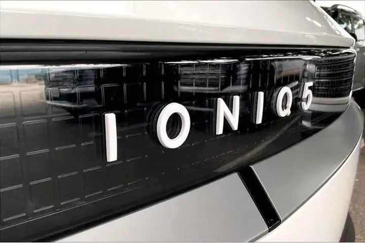 $34207 : Hyundai IONIQ 5 2026 SEL 4dr image 9