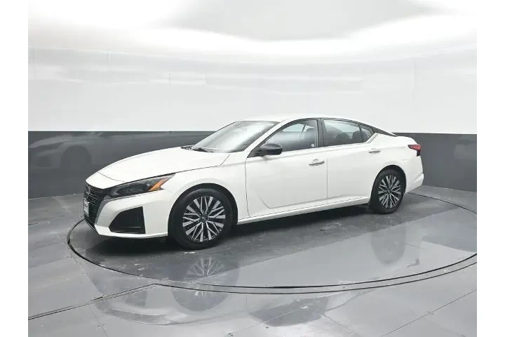$20945 : Nissan Altima 2025 2.5 SV 4d image 1