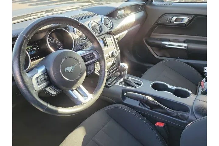 $22500 : Ford Mustang 2021 EcoBoost 2 image 3