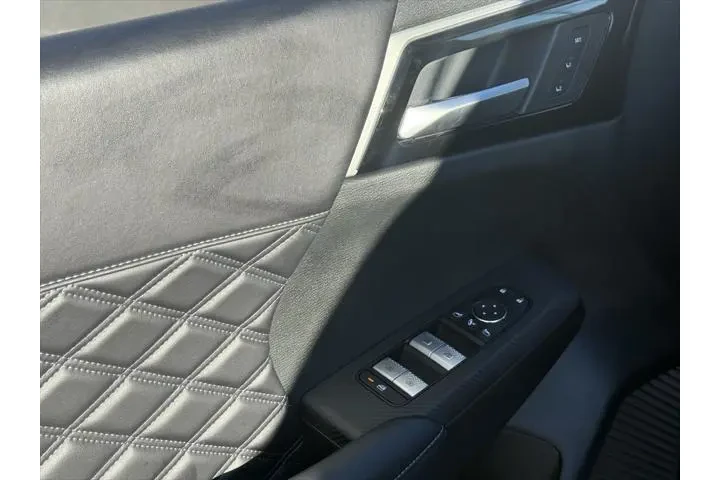 $39488 : Mitsubishi Outlander PHEV 20 image 9