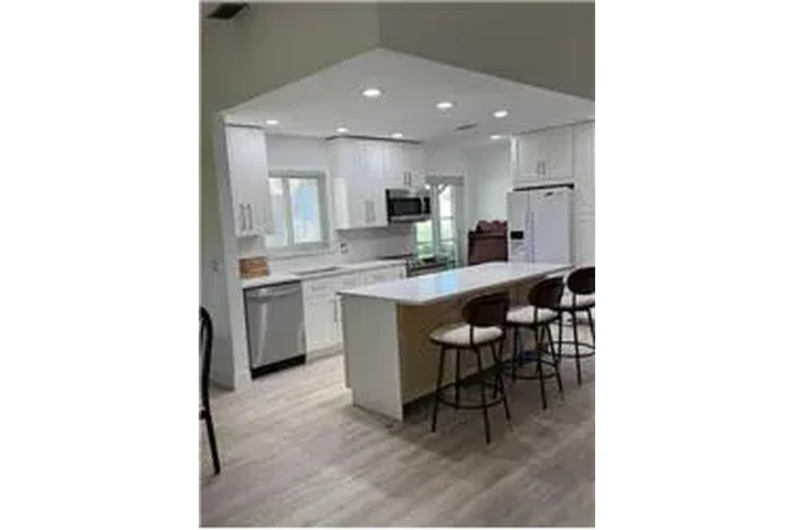 $5000 : Rental property with 2 bedro image 1